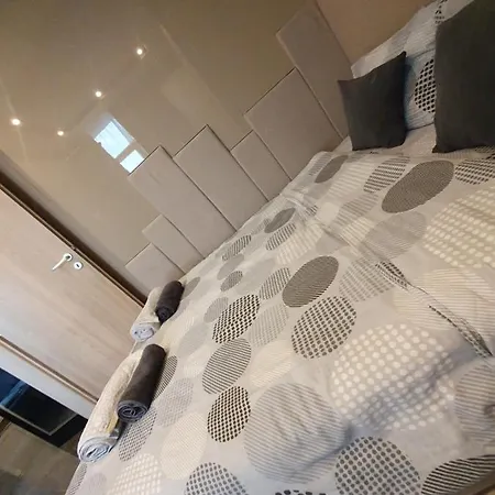 Diamond Luxury Apartment *